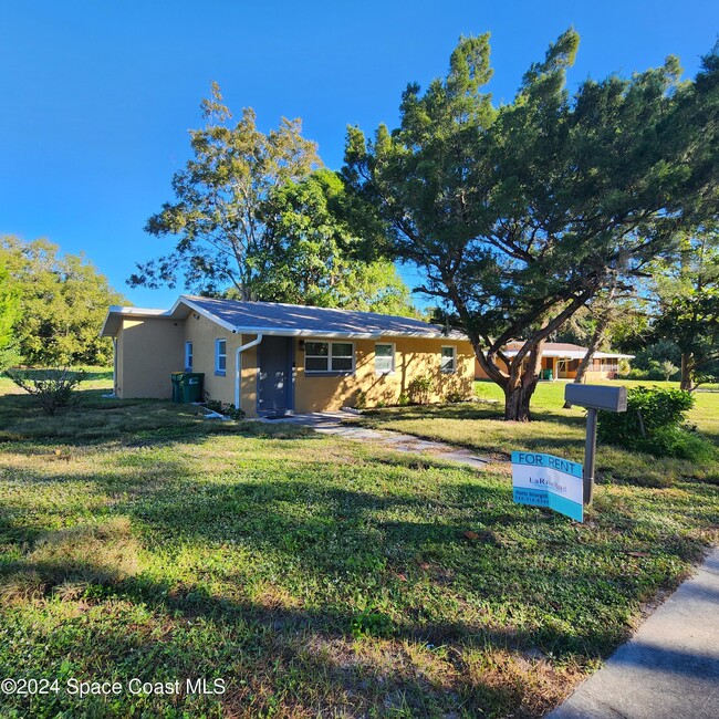 2630 E Main St in Mims, FL - Building Photo - Building Photo