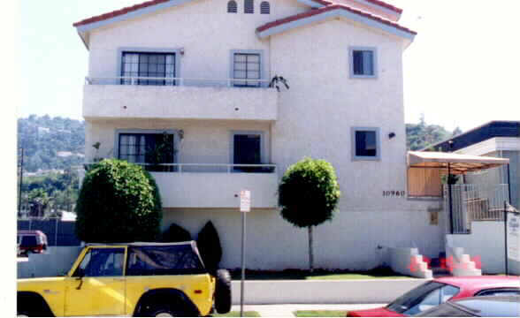 10958-10960 Bluffside Dr in Studio City, CA - Building Photo