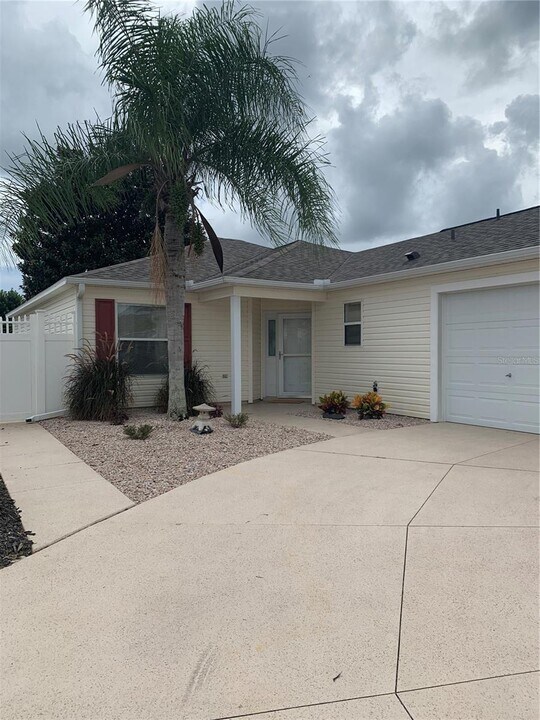 1784 Hinckley Ln in the Villages, FL - Building Photo