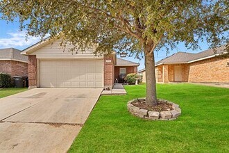 8925 Sun Haven Way in Fort Worth, TX - Building Photo - Building Photo