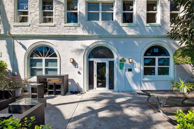 802 Euclid Ave in Miami Beach, FL - Building Photo - Building Photo
