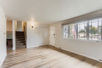 577 Hilltop St in Longmont, CO - Building Photo - Building Photo