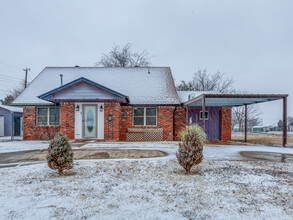 1401 N Nail Pkwy in Moore, OK - Building Photo - Building Photo