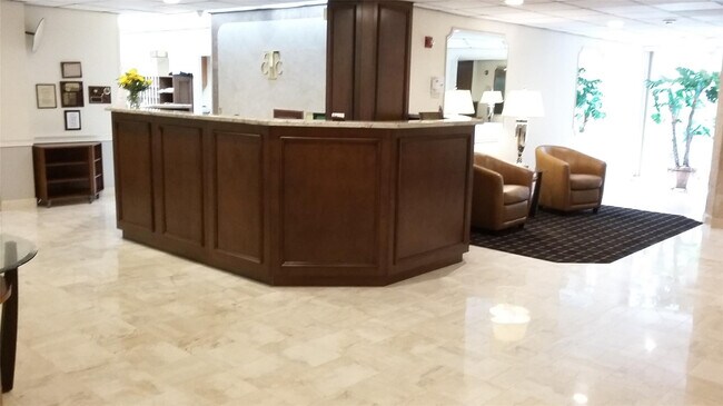 10777 W Sample Rd in Coral Springs, FL - Foto de edificio - Building Photo