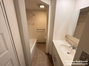 385 Massachusetts Ave, Unit 34 in Arlington, MA - Building Photo - Building Photo