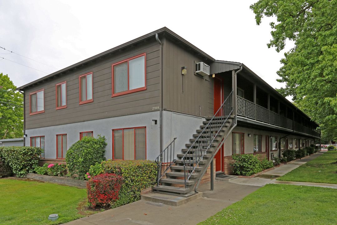 Morris Apartments in Sacramento, CA - Building Photo