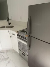 6097 Rodman St in Hollywood, FL - Building Photo - Building Photo