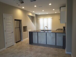 1000 E Daffodil, Unit 3 in McAllen, TX - Foto de edificio - Building Photo