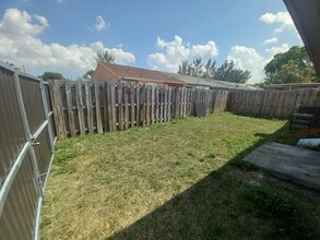 18051 NW 40th Pl, Unit 1 in Miami Gardens, FL - Building Photo - Building Photo