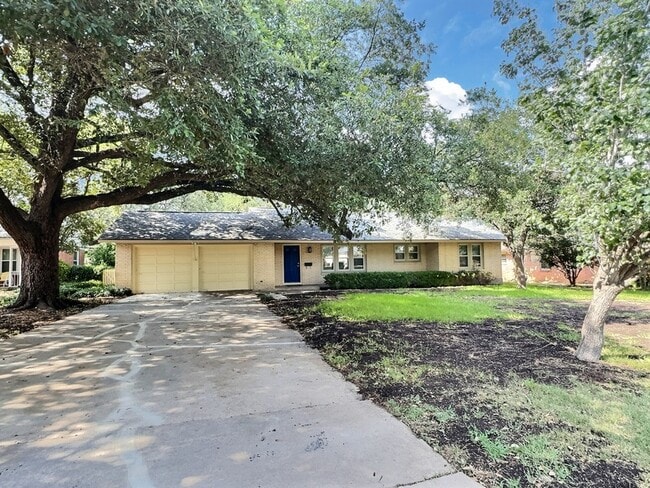 635 Rockhill Dr in San Antonio, TX - Building Photo - Building Photo