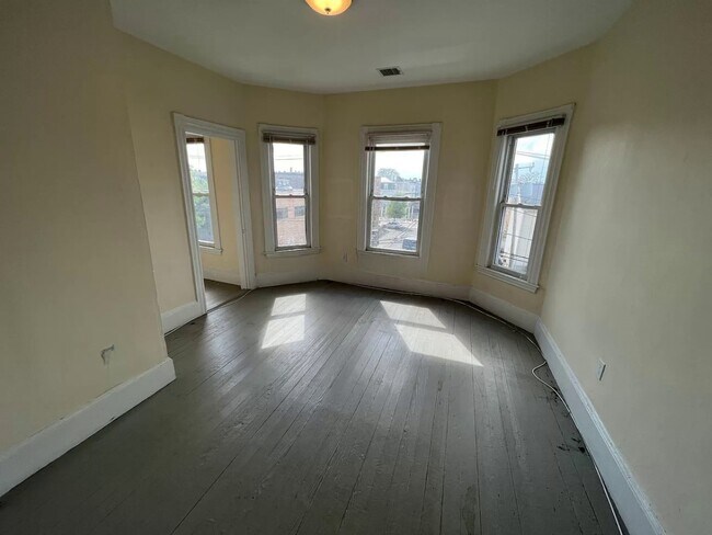 14 Warren St, Unit 2