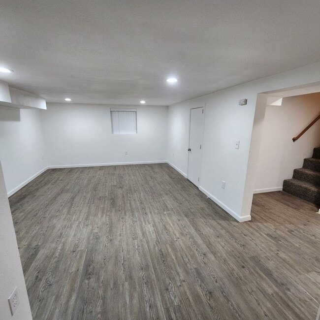 property at 2018 Laurel Pl
