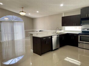 405 SW 183rd Way in Pembroke Pines, FL - Building Photo - Building Photo