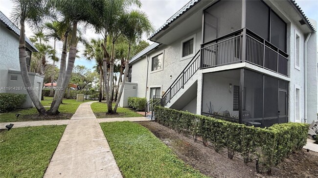 16521 Blatt Blvd in Weston, FL - Building Photo - Building Photo