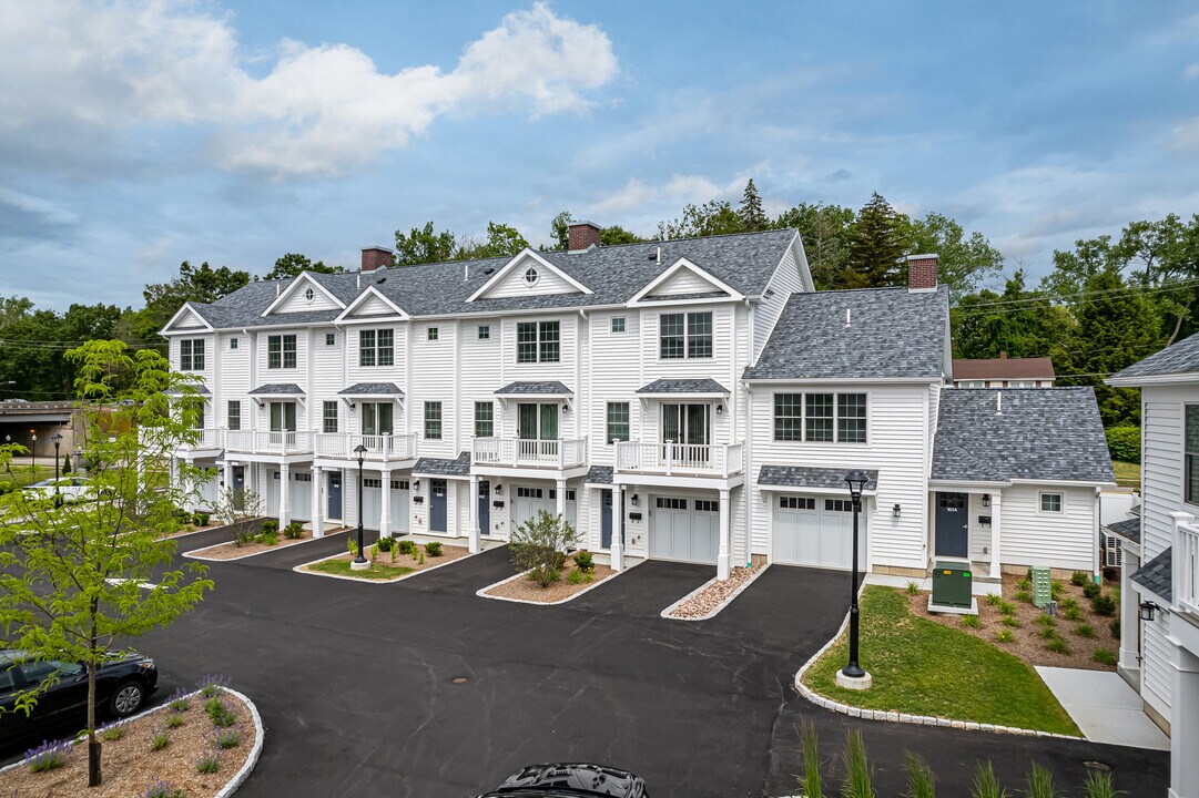 Townhomes at Colonial Village in Glastonbury, CT - Building Photo