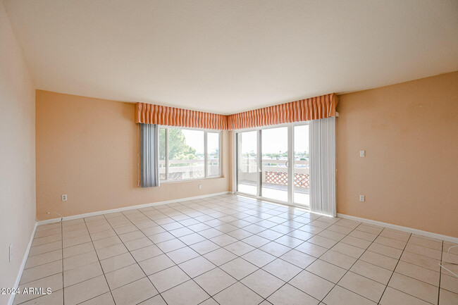 17404 N 99th Ave in Sun City, AZ - Foto de edificio - Building Photo