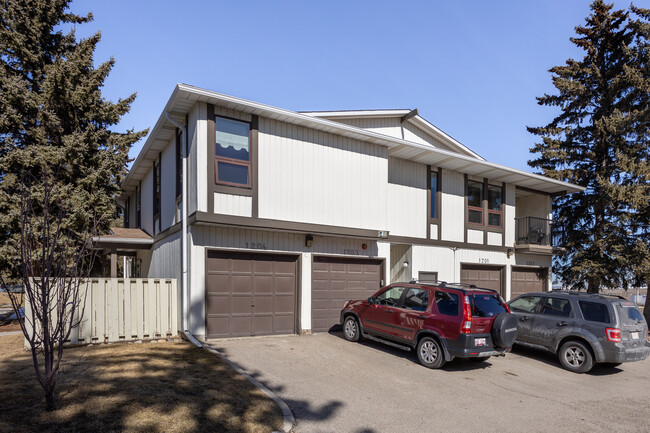 Thornhill Green in Calgary, AB - Building Photo - Building Photo