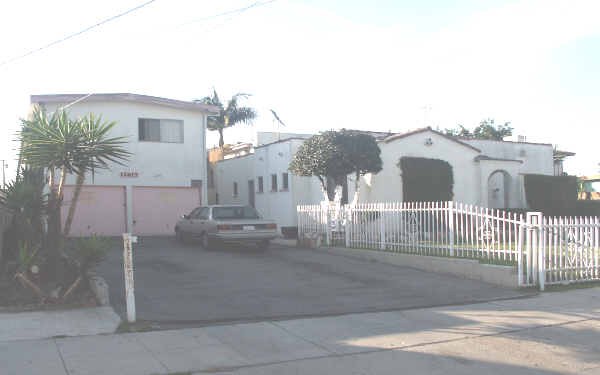 12615 Oxford Ave in Hawthorne, CA - Foto de edificio - Building Photo