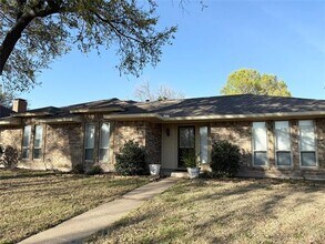 2526 Parkside Dr in Garland, TX - Building Photo - Building Photo