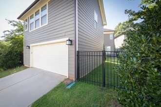 2404 Double Oaks Rd, Unit Brightwalk Pool House in Charlotte, NC - Building Photo - Building Photo