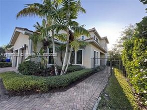 5915 Brookfield Cir E in Fort Lauderdale, FL - Foto de edificio - Building Photo