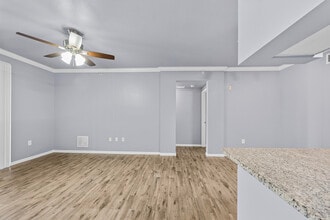 6410 Emerald Dunes Dr in West Palm Beach, FL - Building Photo - Building Photo