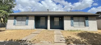 1203 Airline Dr in College Station, TX - Building Photo
