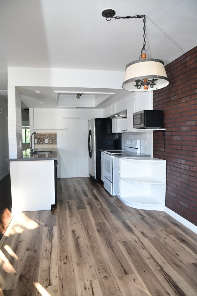 925 Willow Tree Dr, Unit D in Las Vegas, NV - Building Photo - Building Photo