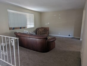 8475 S 1575 E in Sandy, UT - Foto de edificio - Building Photo