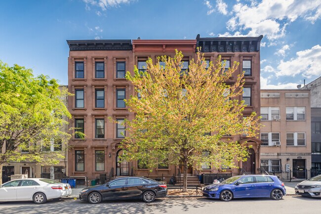 138 Jefferson Ave in Brooklyn, NY - Foto de edificio - Building Photo