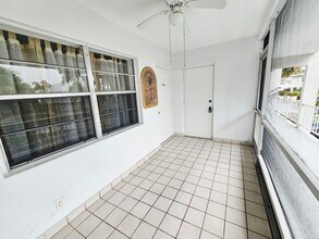 501 Blue Heron Dr in Hallandale Beach, FL - Foto de edificio - Building Photo