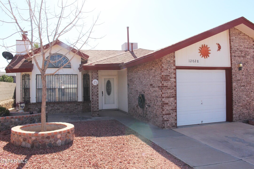 12028 Sal Rasura Ct in El Paso, TX - Foto de edificio