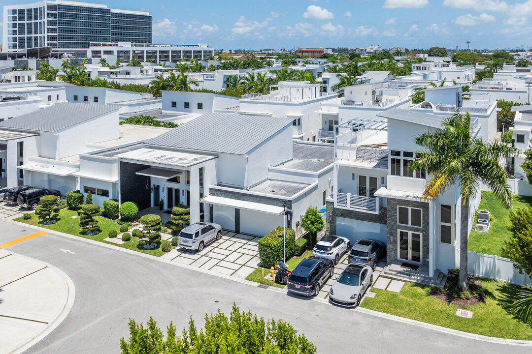 Oasis Park Square at Doral in Doral, FL - Building Photo