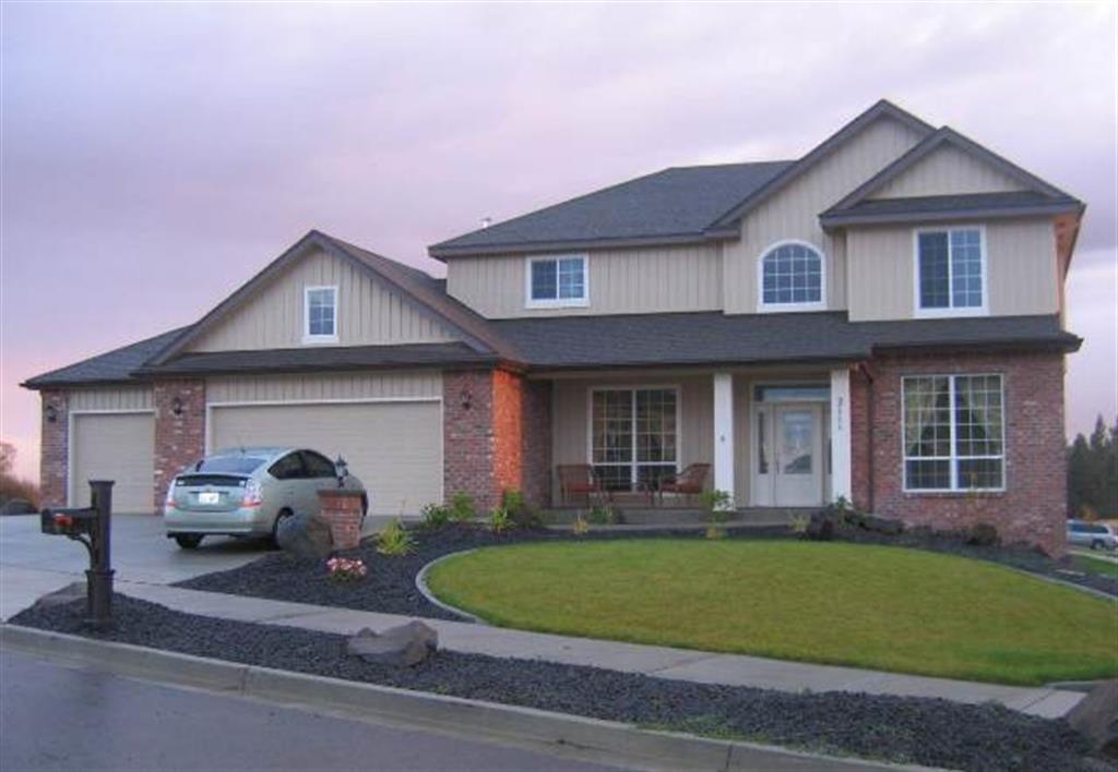2111 W St Thomas More Way in Spokane, WA - Building Photo
