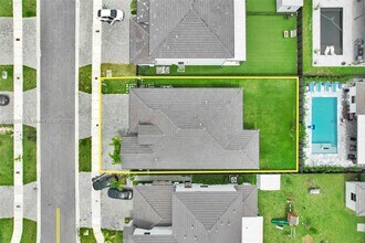 12735 SW 211th St in Quail Heights, FL - Foto de edificio - Building Photo