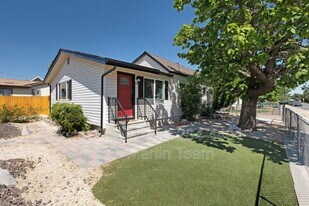 309 4th St in Sparks, NV - Building Photo