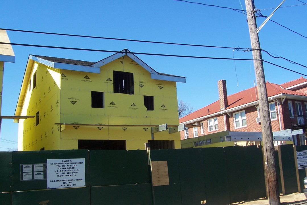 794 Empire Ave in Far Rockaway, NY - Building Photo