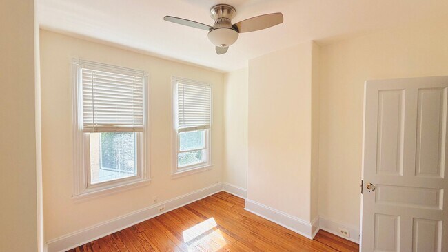 7136 Bryan St, Unit 2RE in Philadelphia, PA - Foto de edificio - Building Photo