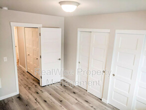 8300 SE Flavel St in Portland, OR - Building Photo - Building Photo