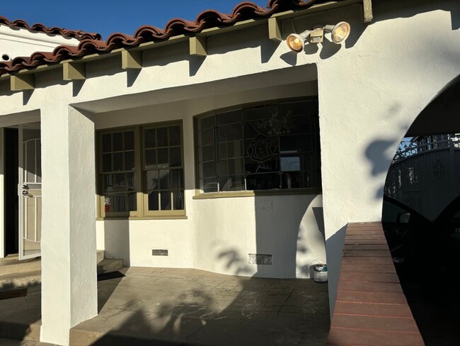 property at 1916 S Holt Ave