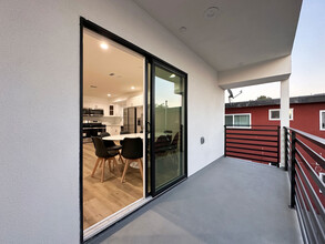 1529 W 35th Pl in Los Angeles, CA - Foto de edificio - Building Photo