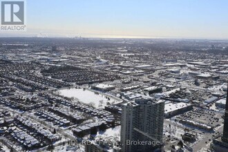 3900 Confederation Pkwy in Mississauga, ON - Building Photo - Building Photo