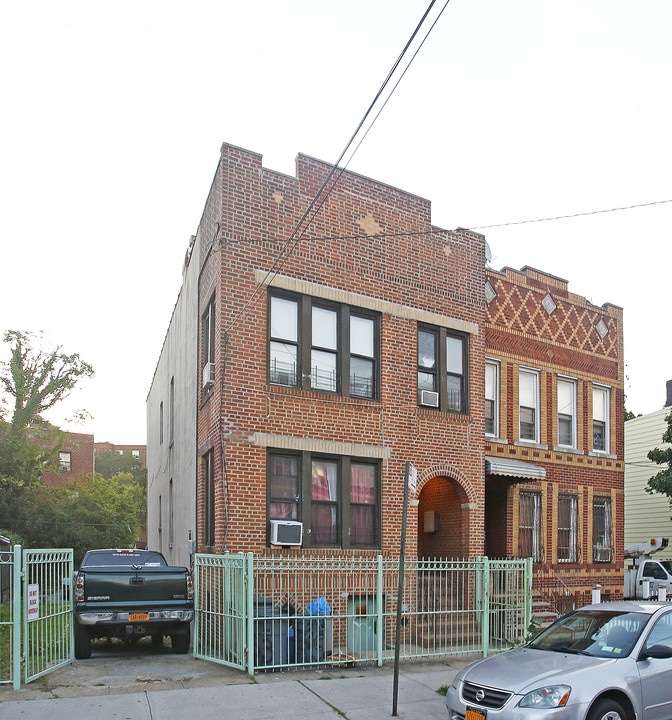 783 Logan St in Brooklyn, NY - Building Photo