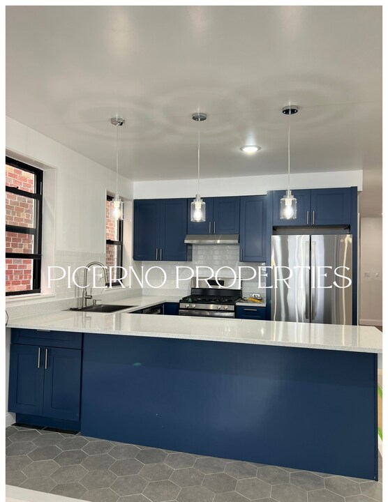 3745 59th St, Unit 1st Flr in Woodside, NY - Building Photo