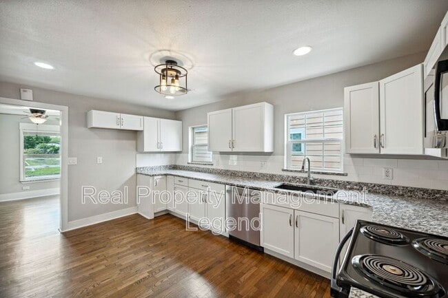 property at 1605 S Walnut St