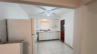 1520 NE 108th St in North Miami, FL - Building Photo - Building Photo