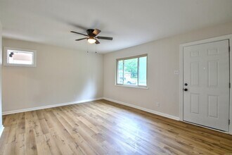 7002 W Wakefield Dr in Little Rock, AR - Building Photo - Building Photo