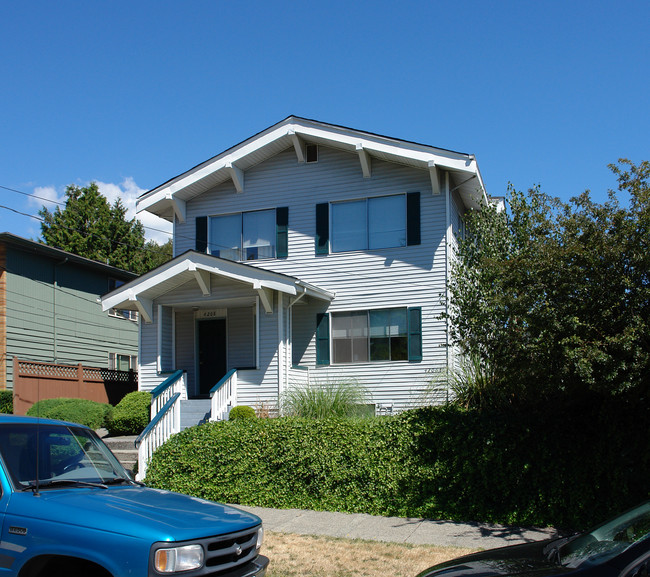 4206 Dayton Ave N in Seattle, WA - Foto de edificio - Building Photo