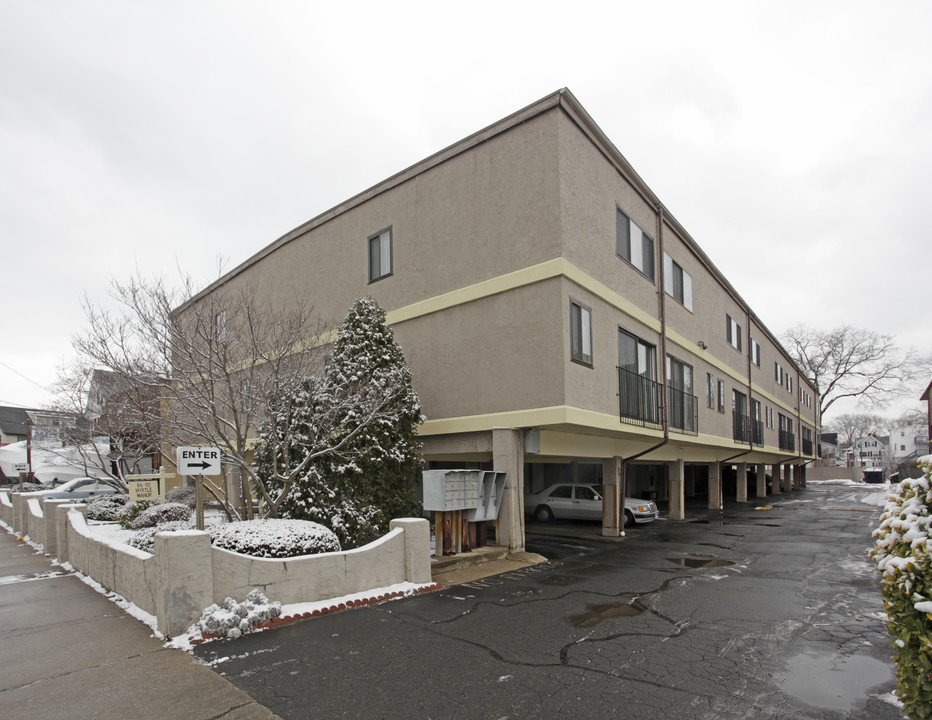 Myrtle Manor in Stamford, CT - Foto de edificio