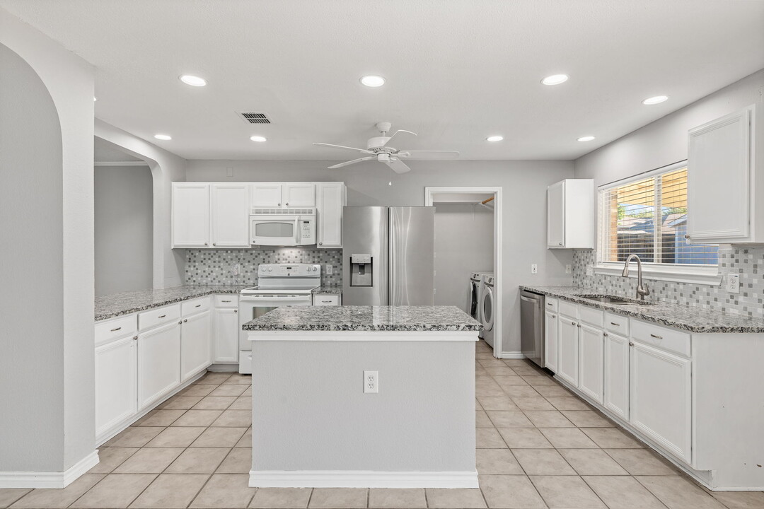 2710 Stone Creek Ln in Corinth, TX - Foto de edificio